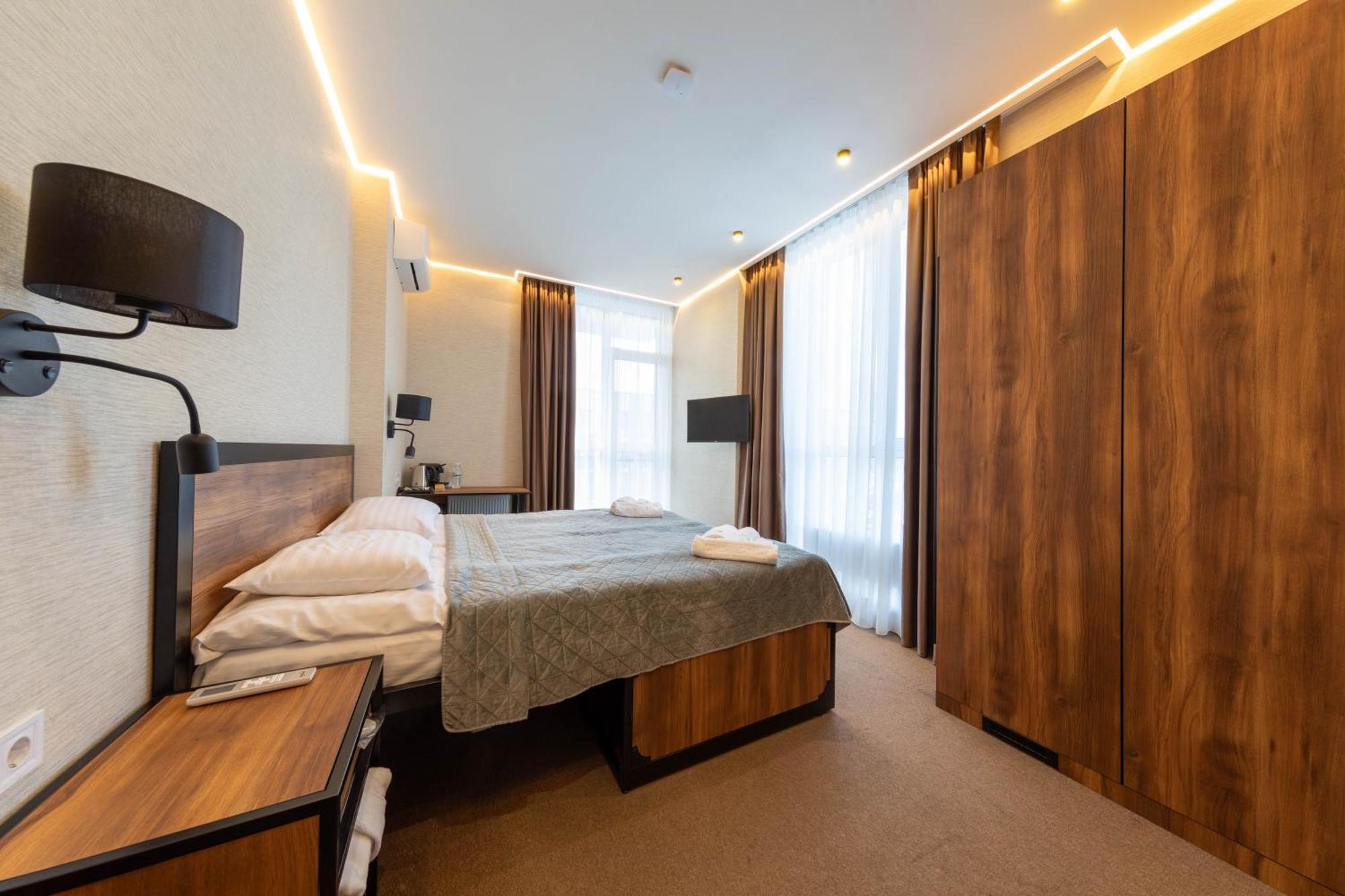 Misto Capsule Hotel 基輔 外观 照片